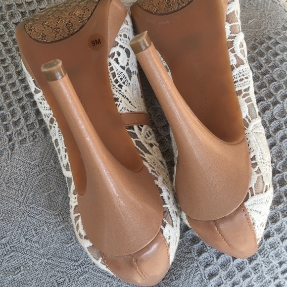 Antonio Melanie Tan & Ivory Lace Slip On Heels - Picture 7 of 8